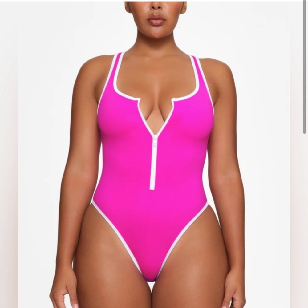 SKIMS ZIP-UP SWIM SCOOP NECK ONE PIECE Swimsuit Barbie hot pink Hibiscus